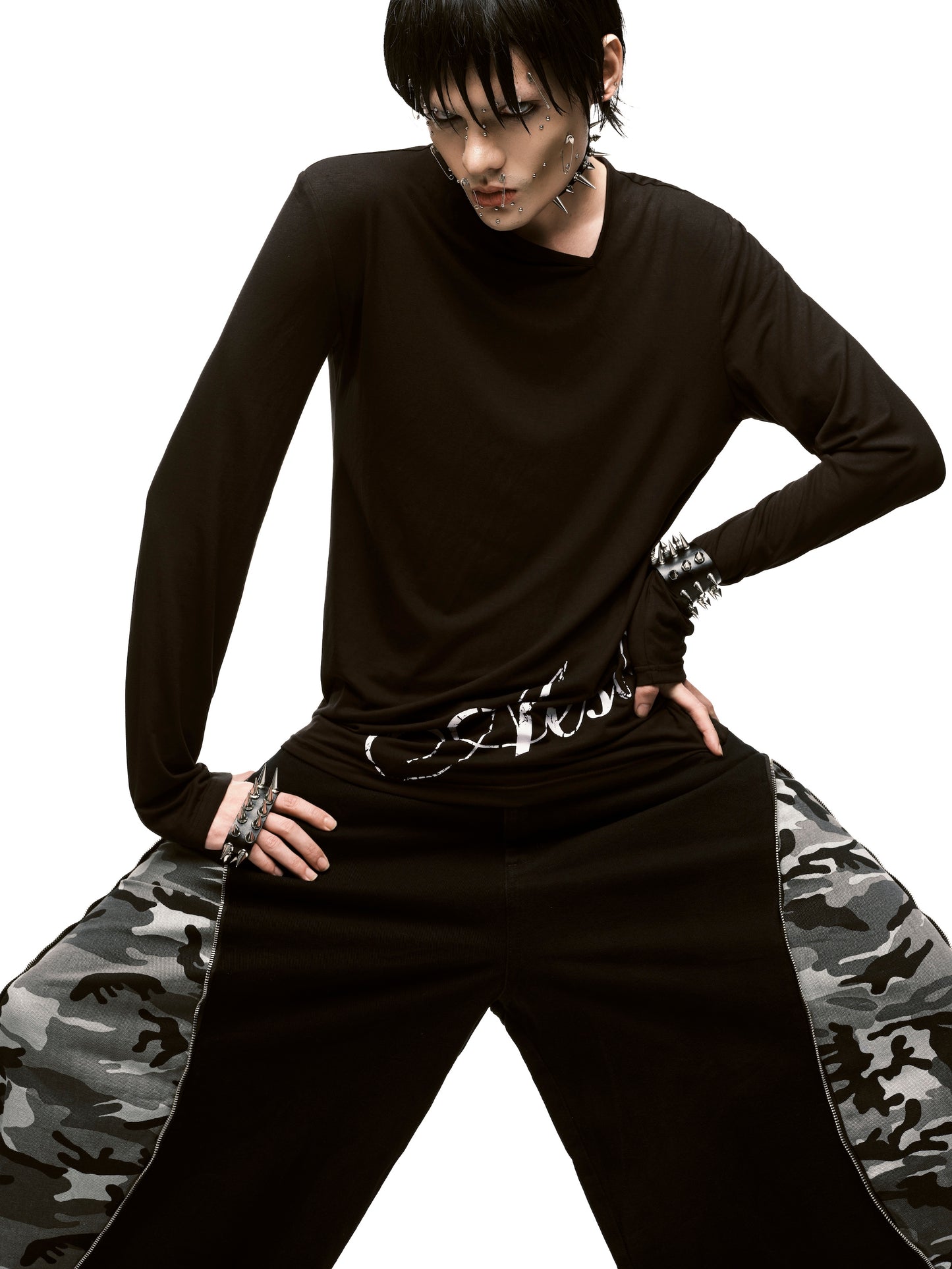 TRIANGLE NECK SHIRT