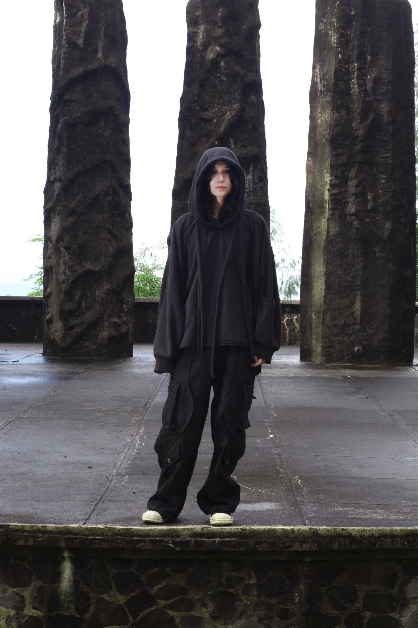 BATWING PULLOVER BLACK