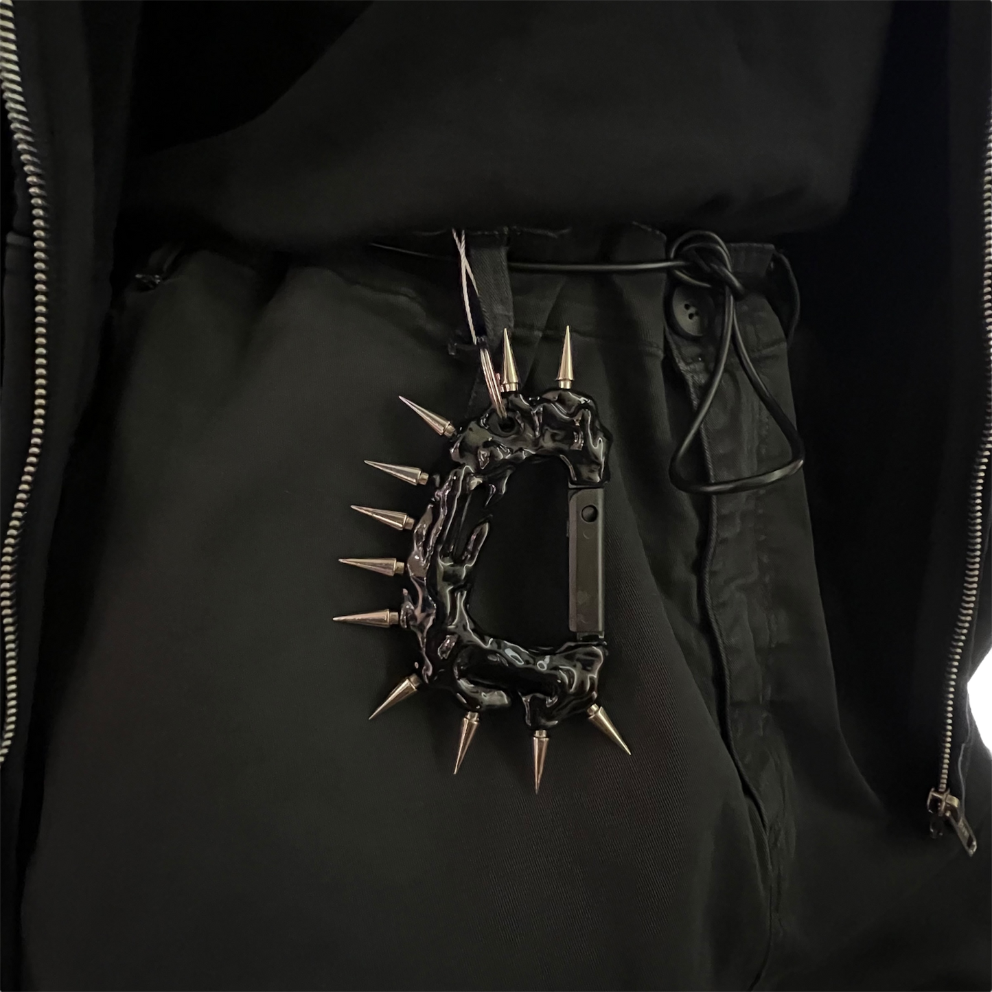 BLACK CARABINER WITH SPIKES