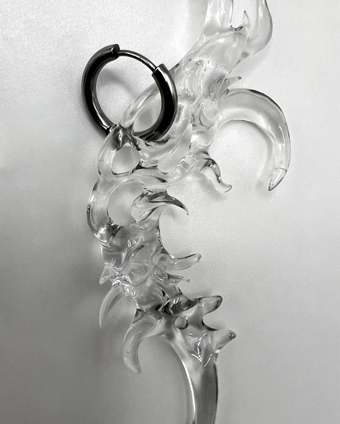 TRANSPARENT ORGANIC EARRING