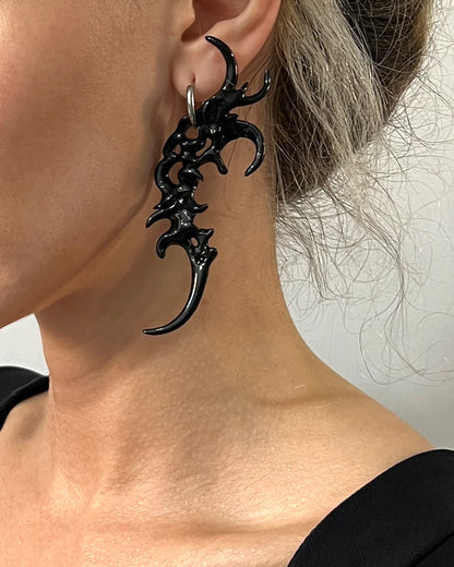 BLACK ORGANIC EARRING