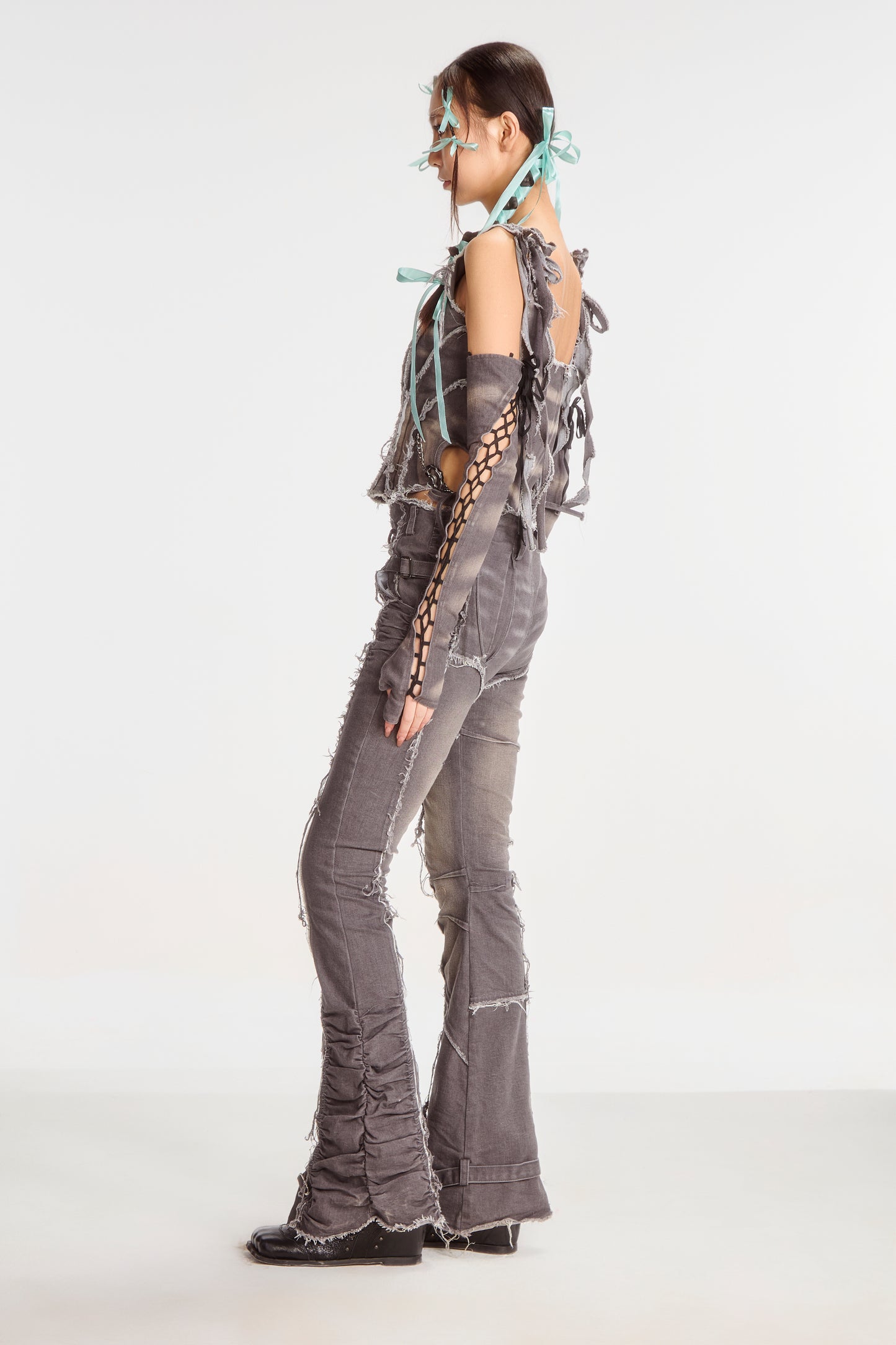 DISTRESSED FRAYED LEG DENIM GRAY